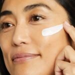 No7 Restore & Renew Multi Action Face & Neck Cream - Anti Aging Face Moisturizer with SPF 30 - Helps to Firm & Hydrate Crepey Skin - Formulated with Hyaluronic Acid, Peptides & Ceramides (1.69 Oz) - Image 4